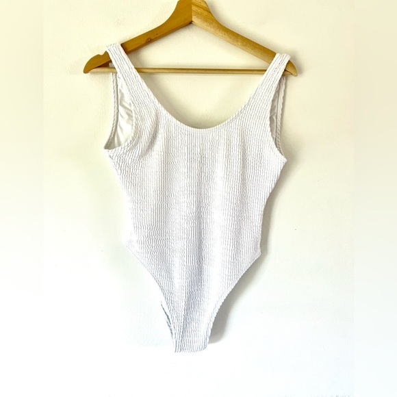 Luli Fama Pura Curiosidad White Textured Tank One Piece Size Large - Picture 4 of 11